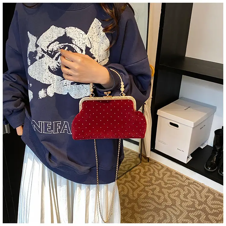Women's Chain Shoulder Crossbody Bag with Metal Buckle — feature 28