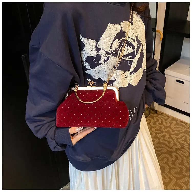 Women's Chain Shoulder Crossbody Bag with Metal Buckle — feature 33
