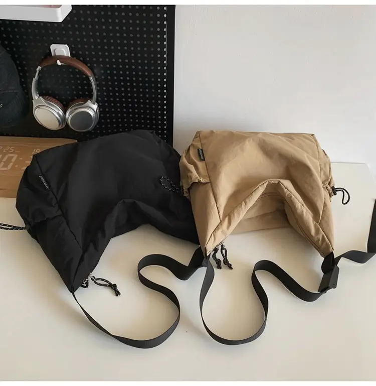 Retro Nylon Shoulder Bag Women's Large Capacity Crossbody — feature 23