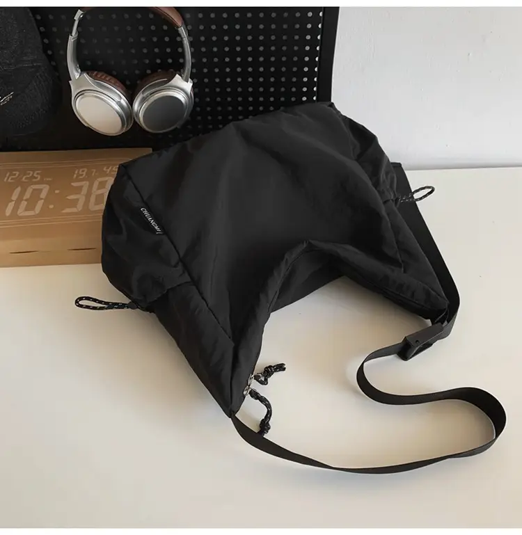 Retro Nylon Shoulder Bag Women's Large Capacity Crossbody — feature 26