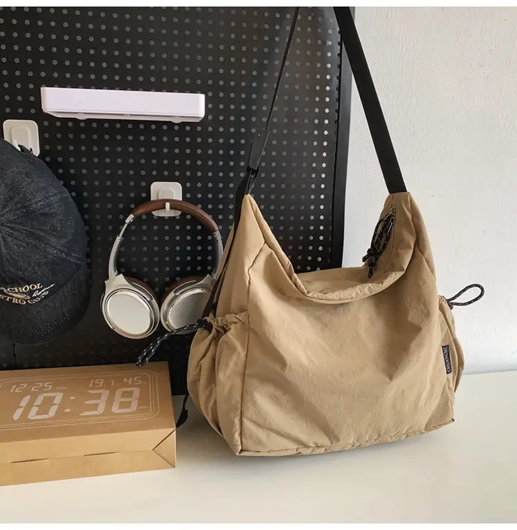 Retro Nylon Shoulder Bag Women's Large Capacity Crossbody — feature 27