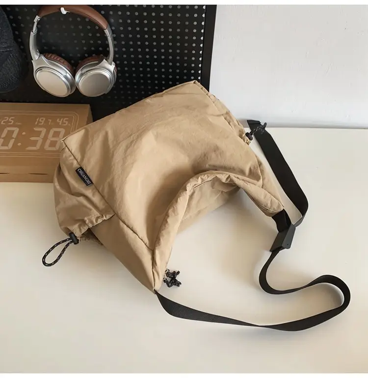 Retro Nylon Shoulder Bag Women's Large Capacity Crossbody — feature 28