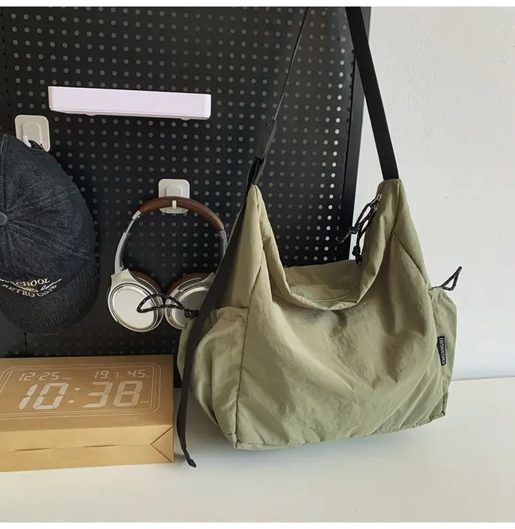 Retro Nylon Shoulder Bag Women's Large Capacity Crossbody — feature 29