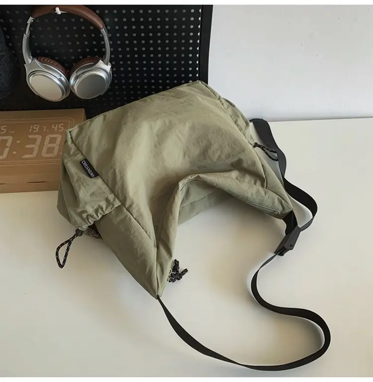 Retro Nylon Shoulder Bag Women's Large Capacity Crossbody — feature 30