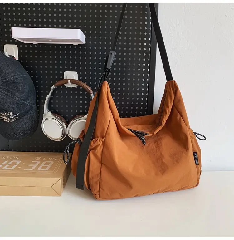 Retro Nylon Shoulder Bag Women's Large Capacity Crossbody — feature 31