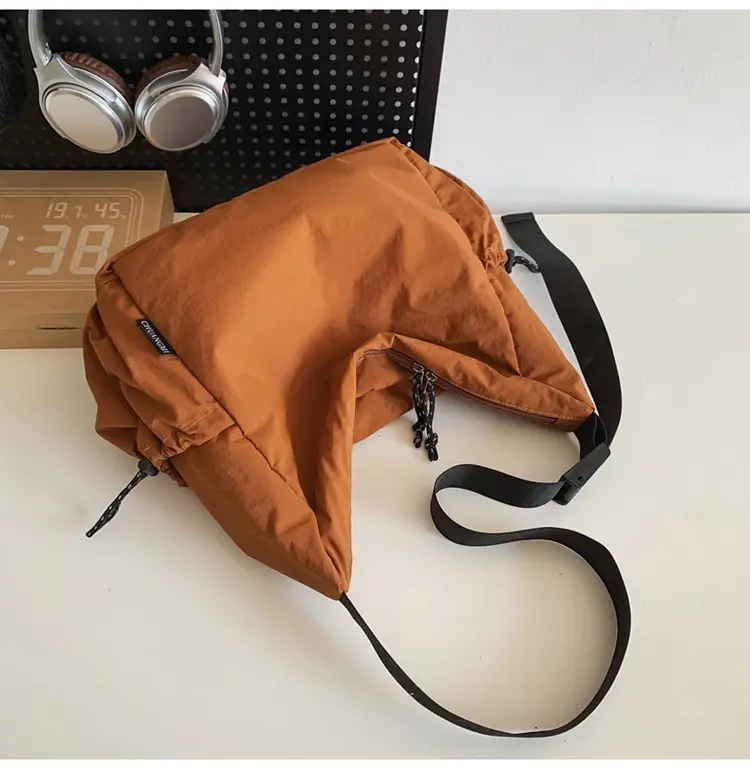 Retro Nylon Shoulder Bag Women's Large Capacity Crossbody — feature 32