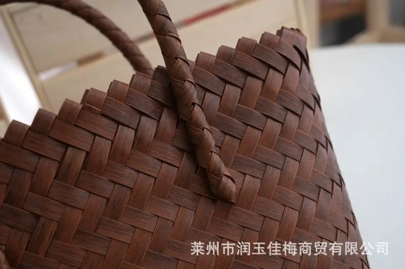 Brown Woven Plastic Shoulder Bag for Travel — feature 10