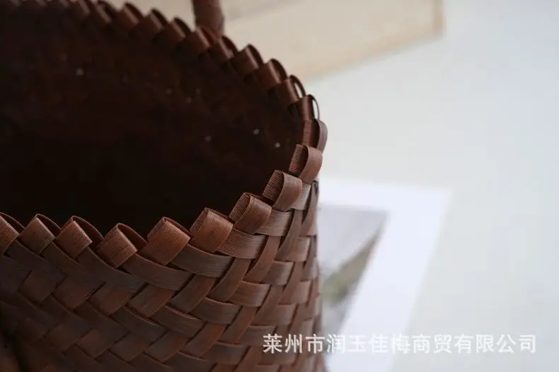 Brown Woven Plastic Shoulder Bag for Travel — feature 11