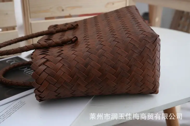 Brown Woven Plastic Shoulder Bag for Travel — feature 12