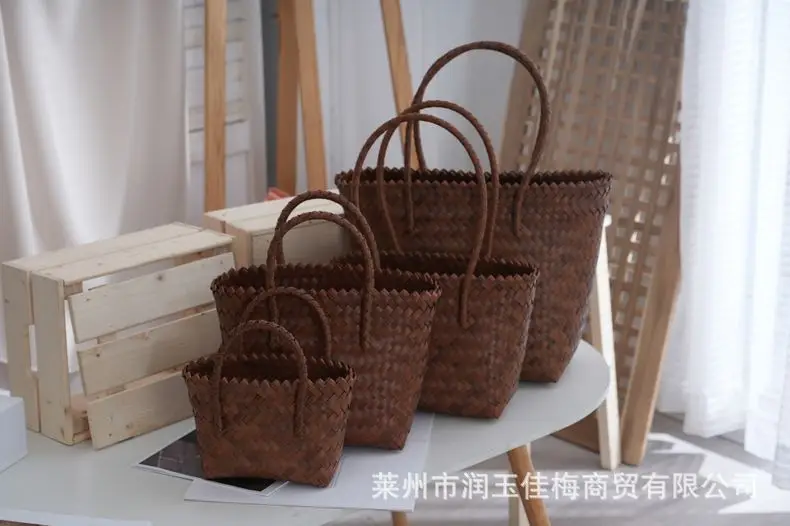 Brown Woven Plastic Shoulder Bag for Travel — feature 2