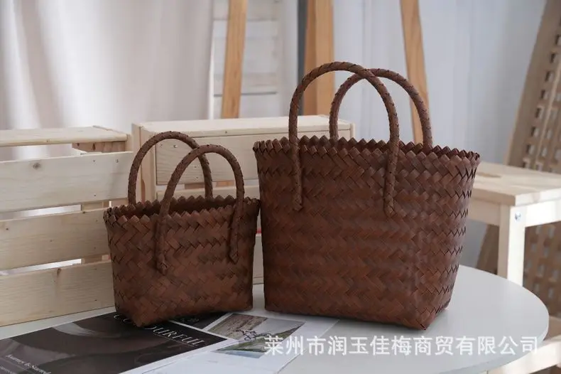 Brown Woven Plastic Shoulder Bag for Travel — feature 3