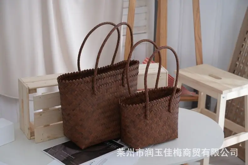 Brown Woven Plastic Shoulder Bag for Travel — feature 4