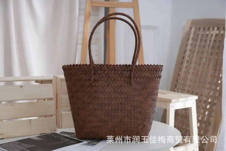 Brown Woven Plastic Shoulder Bag for Travel — feature 5