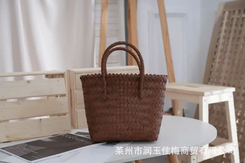 Brown Woven Plastic Shoulder Bag for Travel — feature 7