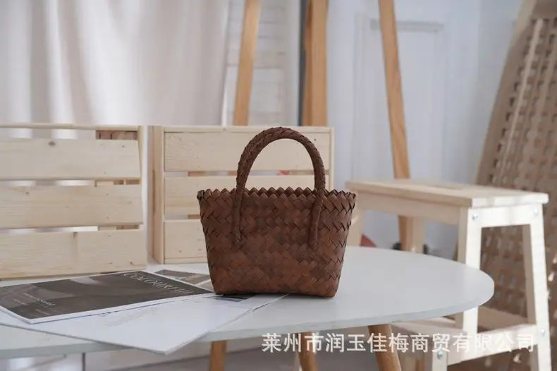 Brown Woven Plastic Shoulder Bag for Travel — feature 8