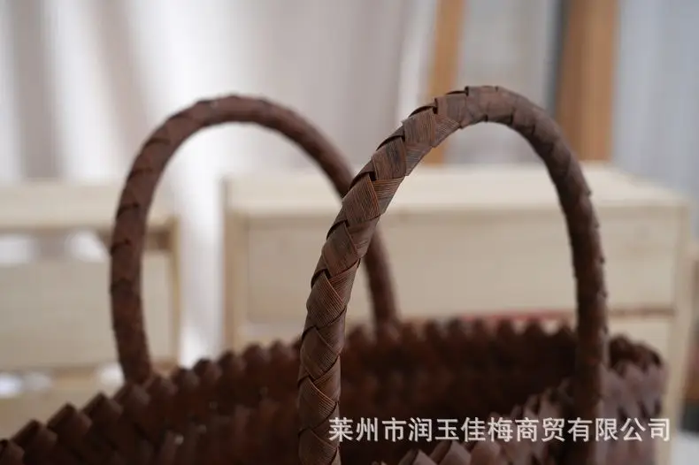 Brown Woven Plastic Shoulder Bag for Travel — feature 9