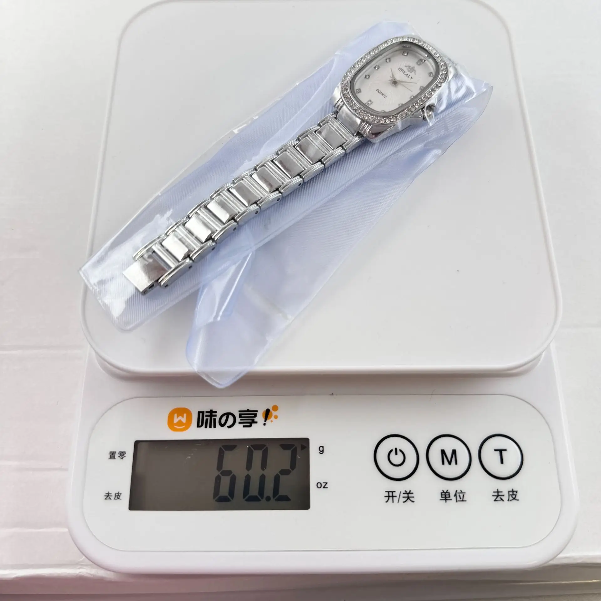 Grealy Women's Quartz Watch with Diamond Bracelet — feature 2