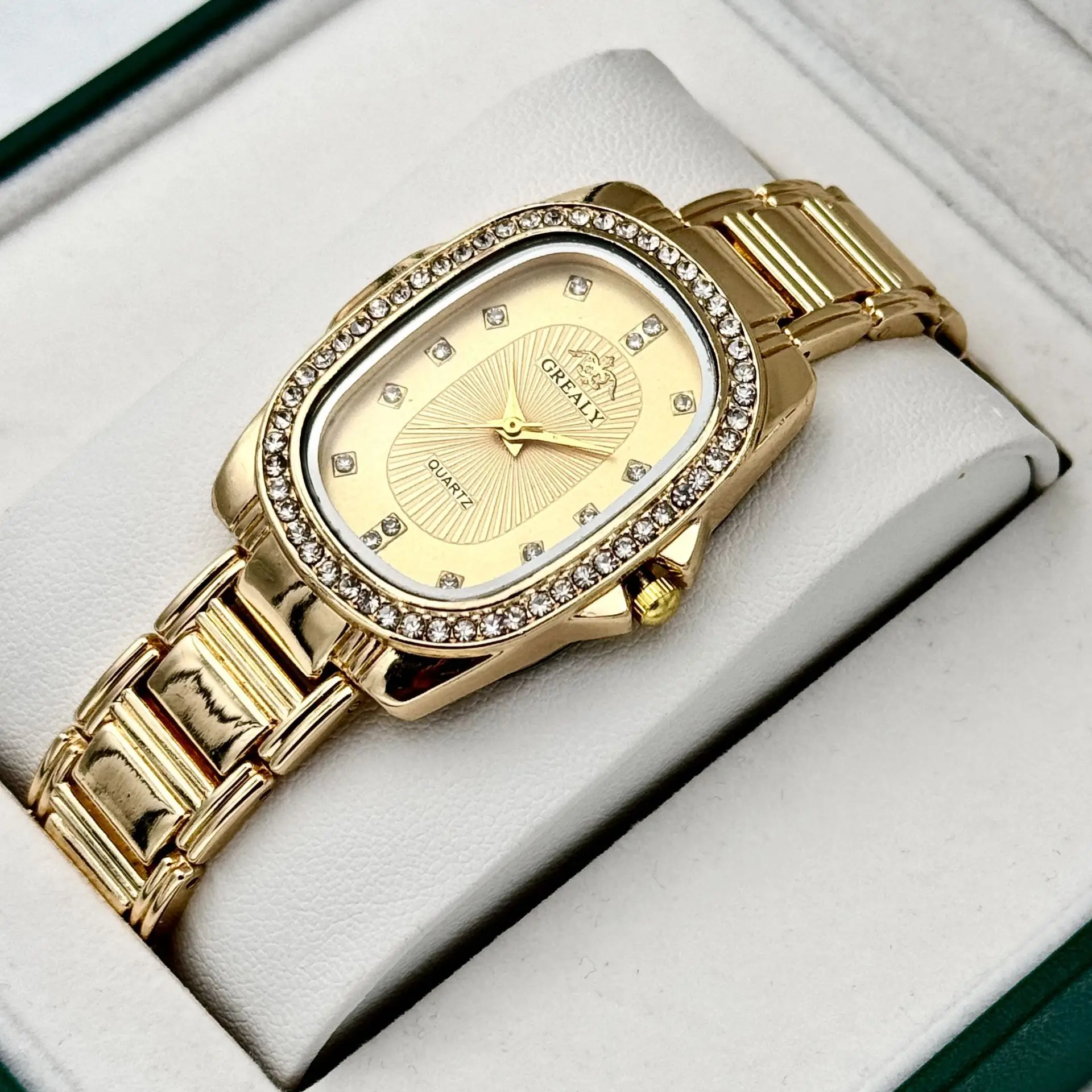 Grealy Women's Quartz Watch with Diamond Bracelet — feature 5