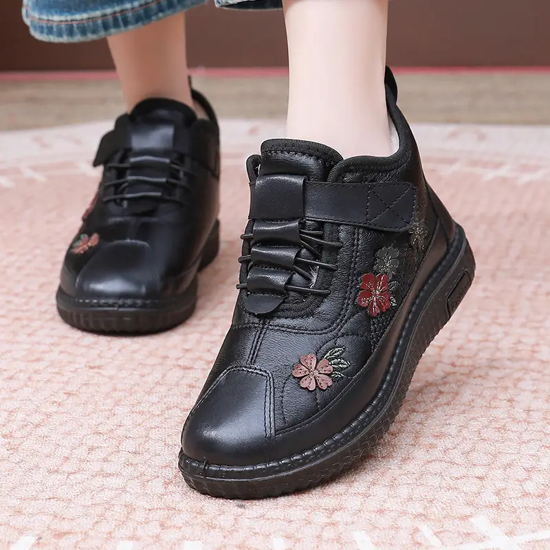2025 Winter New Style One-Piece Drop-Shipping Old Beijing Cotton Shoes with Fleece Lining, Thickened, Non-Slip, Soft Sole, Versatile Women's Shoes, Snow Boots - Image 5