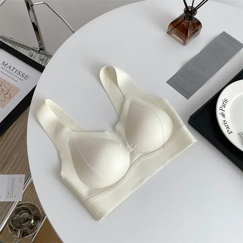 Beige Seamless Breathable Sports Bra with Anti-Sagging Design - Image 3