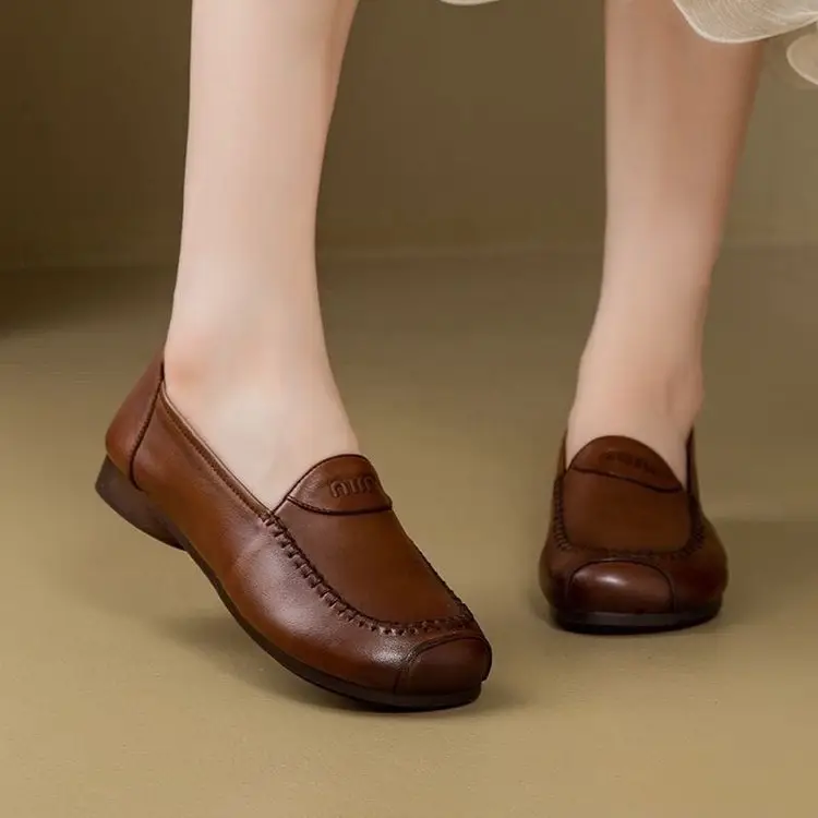Mother's Shoes Soft Sole Slip-on Shoes Women's Autumn Comfortable Soft Beef Sole Flat Women's Shoes All-match Middle-aged Shoes — feature 2