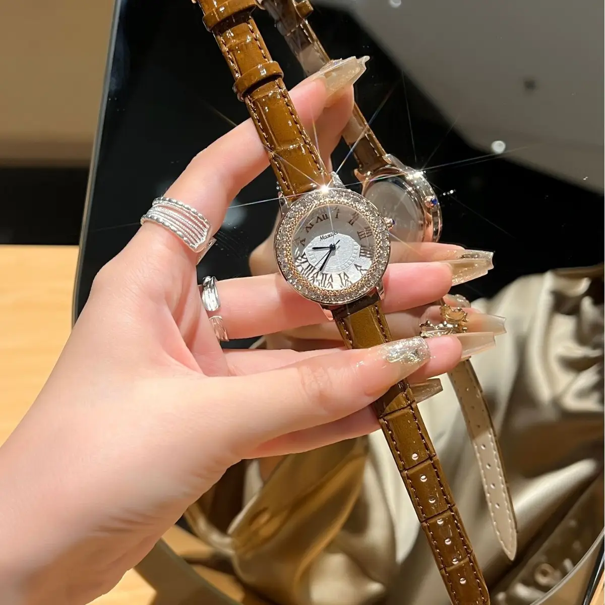 Luxury Women's Roman Dial Watch with Diamond Strap - Image 3