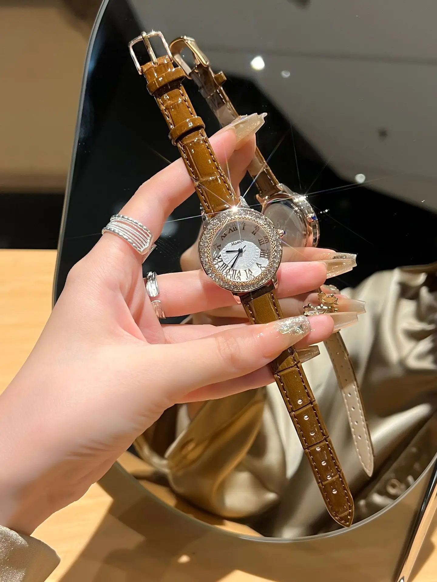 Luxury Women's Roman Dial Watch with Diamond Strap — feature 2