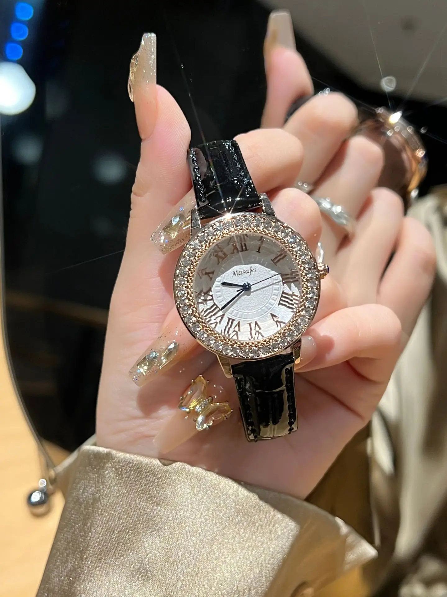 Luxury Women's Roman Dial Watch with Diamond Strap — feature 3