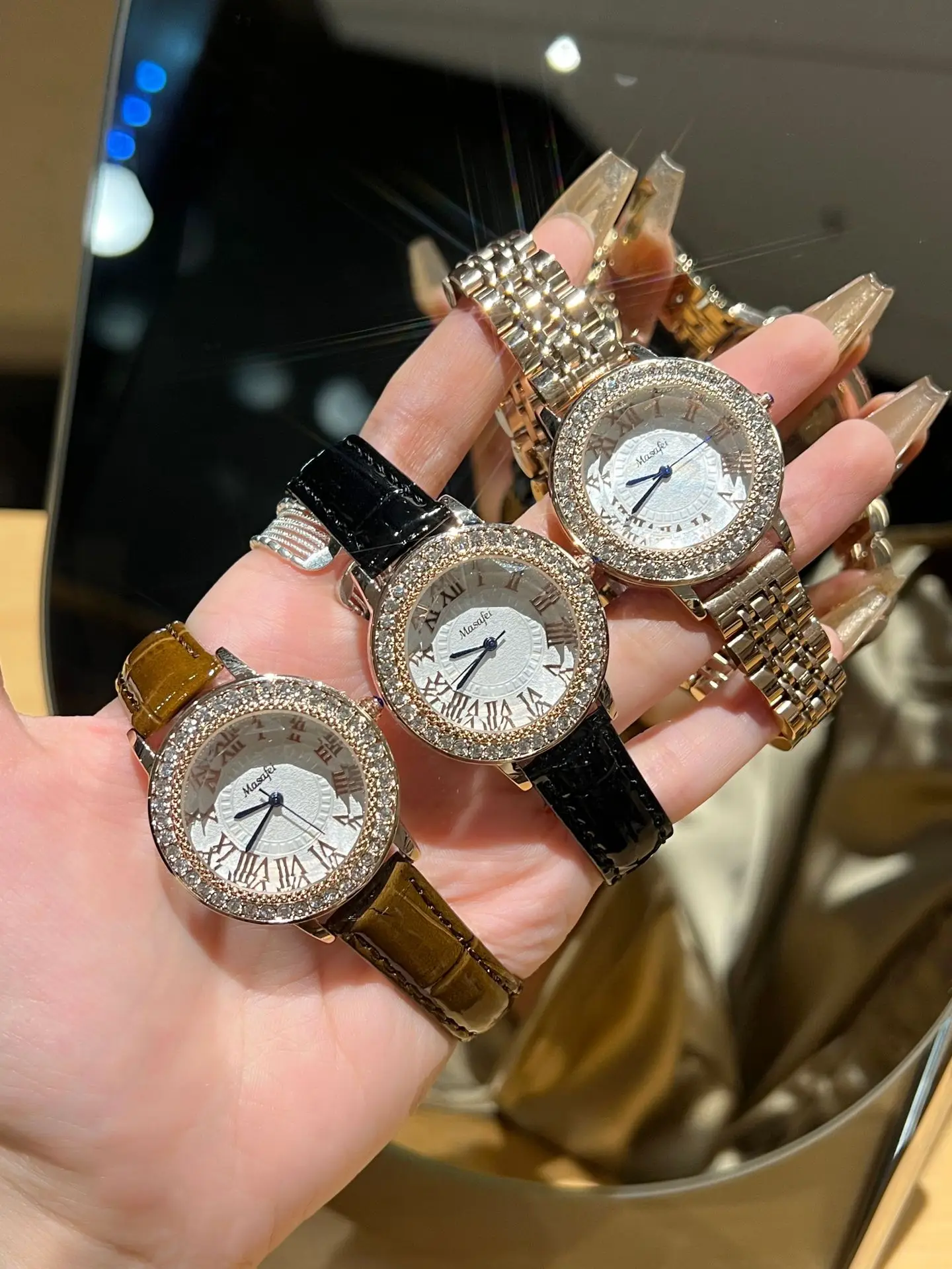 Luxury Women's Roman Dial Watch with Diamond Strap — feature 4