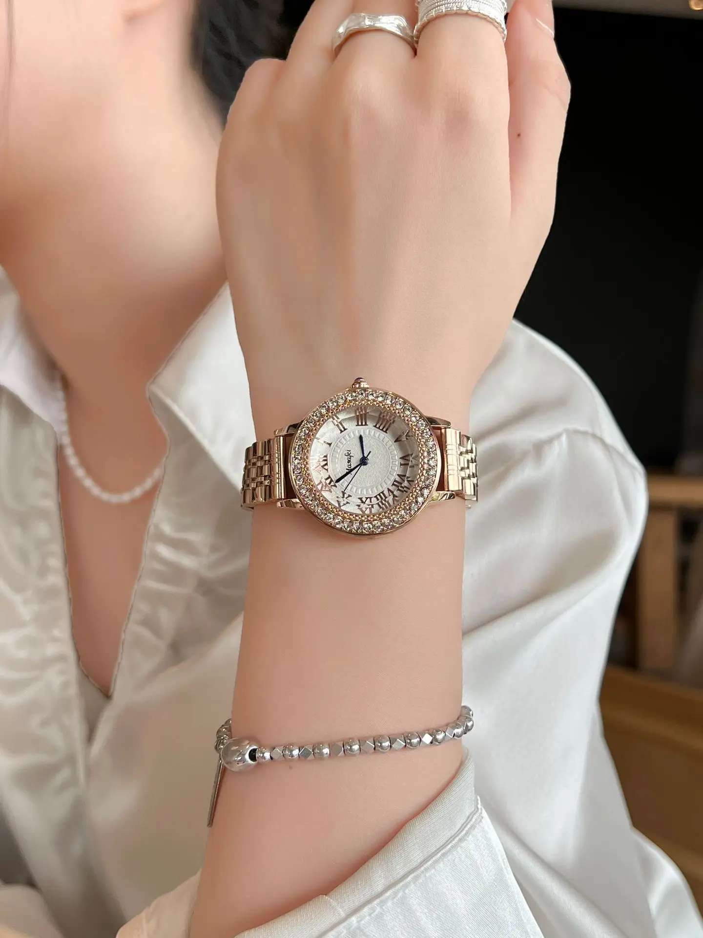 Luxury Women's Roman Dial Watch with Diamond Strap — feature 6