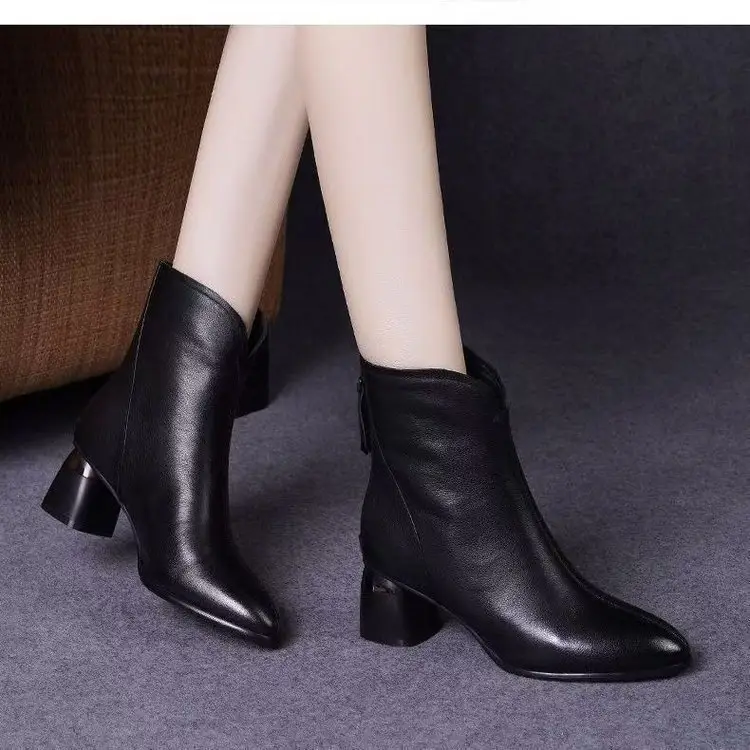 Women's Black Leather Pointed Heel Boots Middle Heel