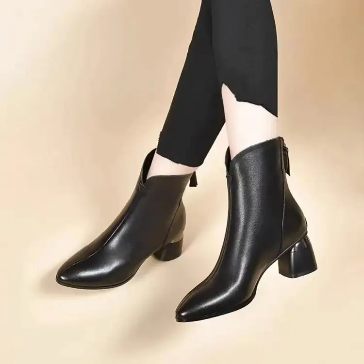 Women's Black Leather Pointed Heel Boots Middle Heel — feature 12
