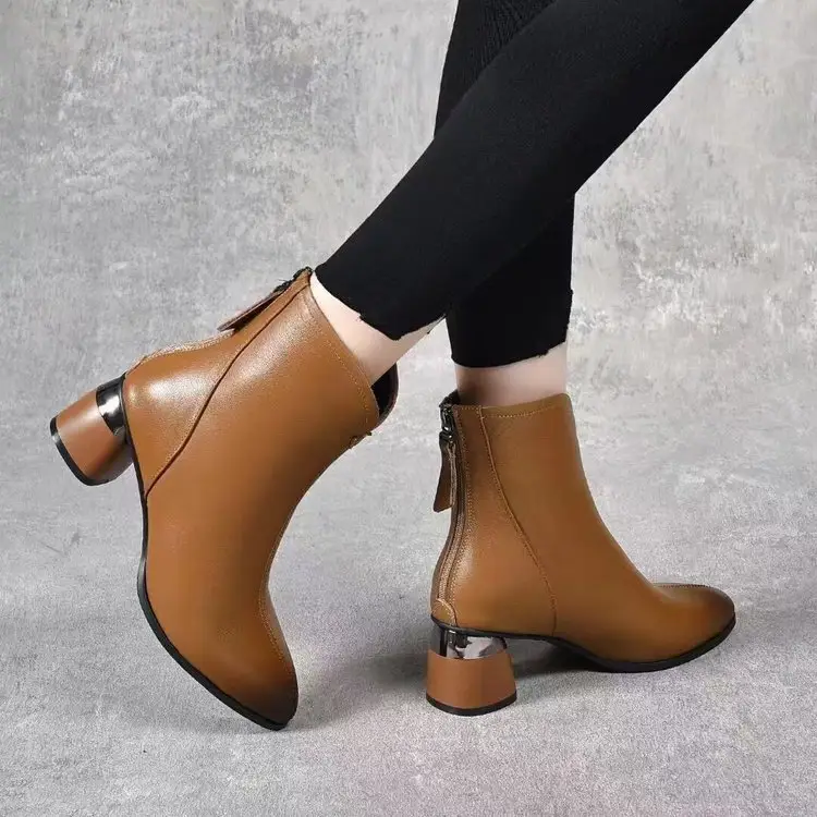 Women's Black Leather Pointed Heel Boots Middle Heel — feature 13