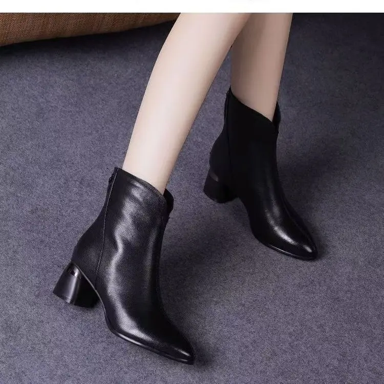 Women's Black Leather Pointed Heel Boots Middle Heel — feature 6