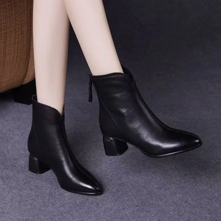 Women's Black Leather Pointed Heel Boots Middle Heel — feature 8