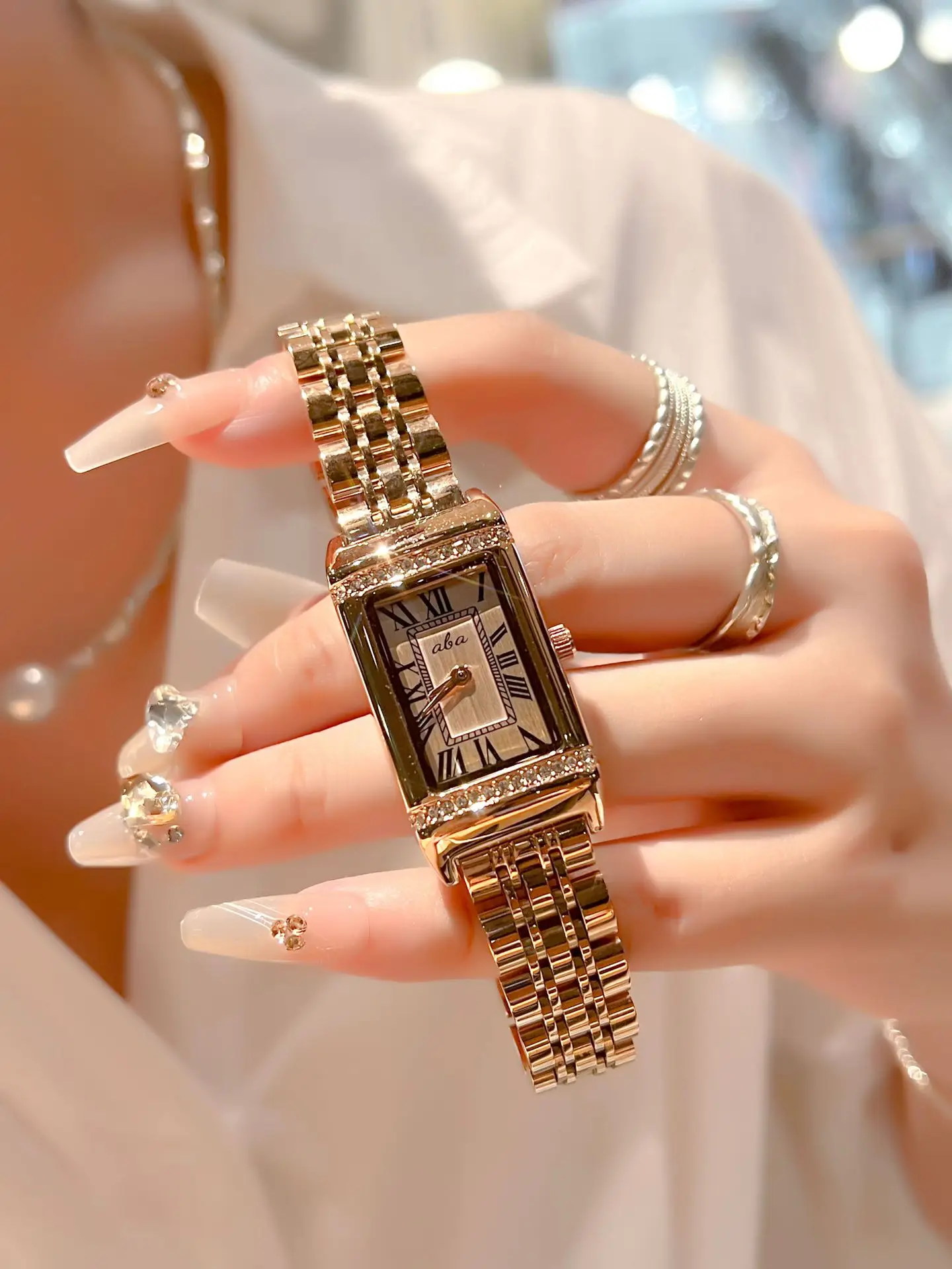 Women's Luxury Quartz Watch with Diamond Band — feature 3