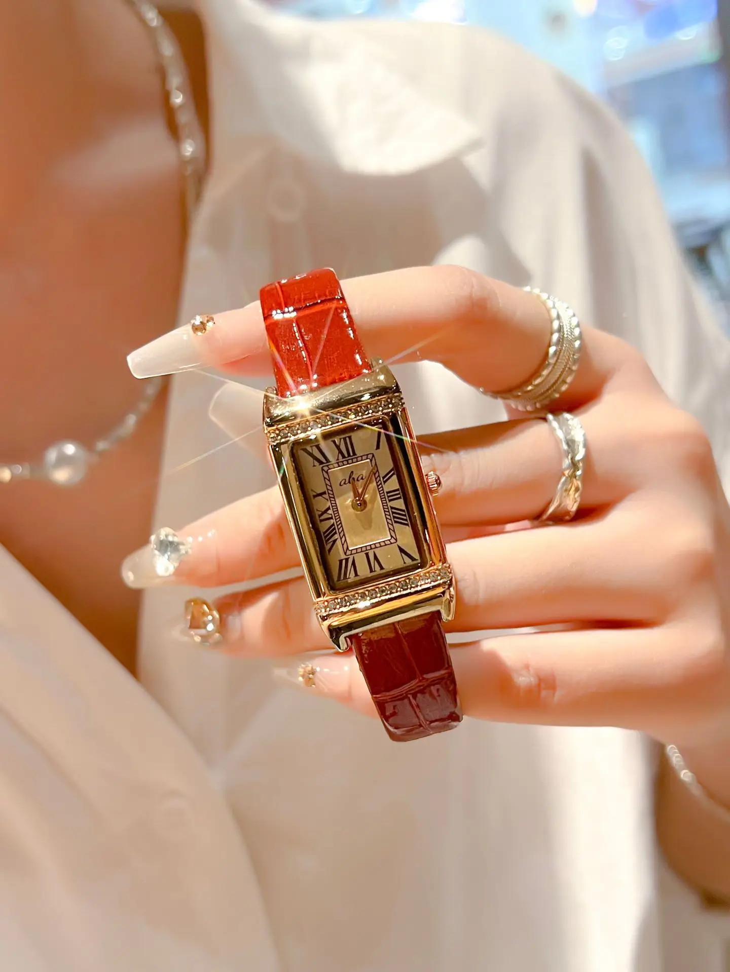 Women's Luxury Quartz Watch with Diamond Band — feature 6
