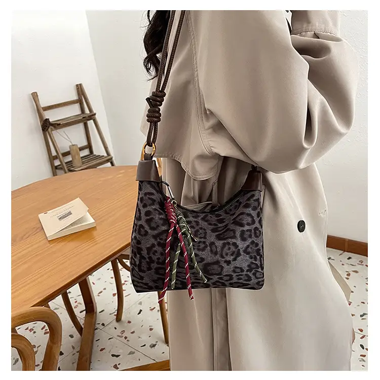 Leopard Print Shoulder Bag for Women 2026 — feature 13