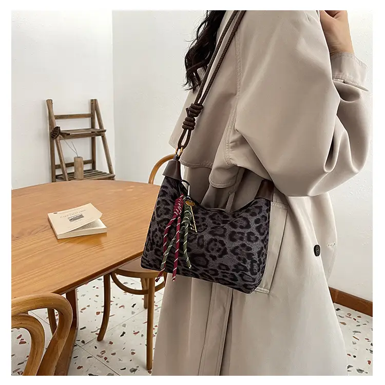 Leopard Print Shoulder Bag for Women 2026 — feature 14