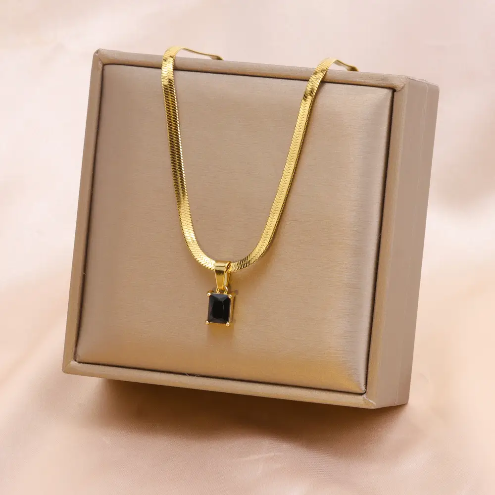 Gold Square Green Diamond Earrings Set - Image 3