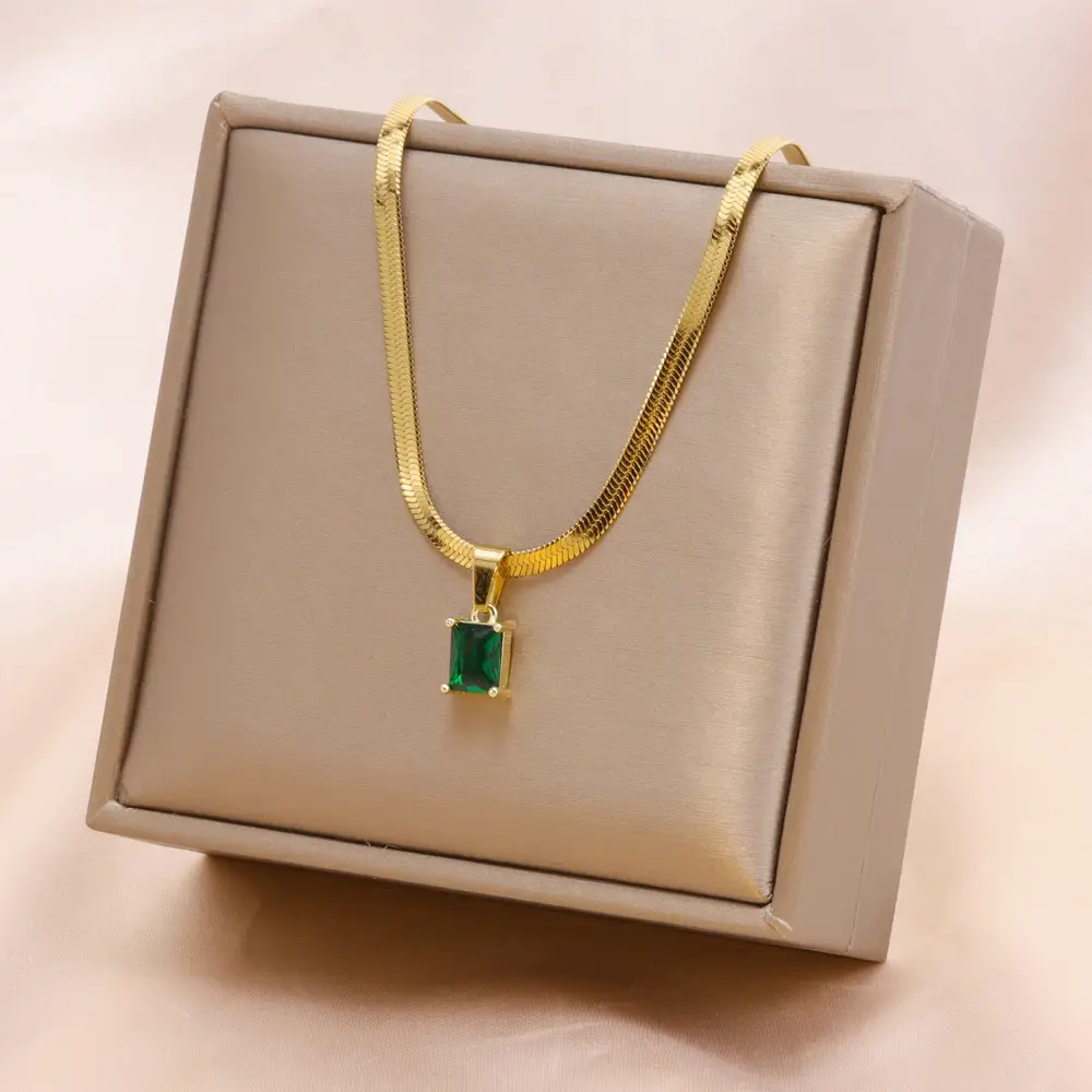 Gold Square Green Diamond Earrings Set - Image 4