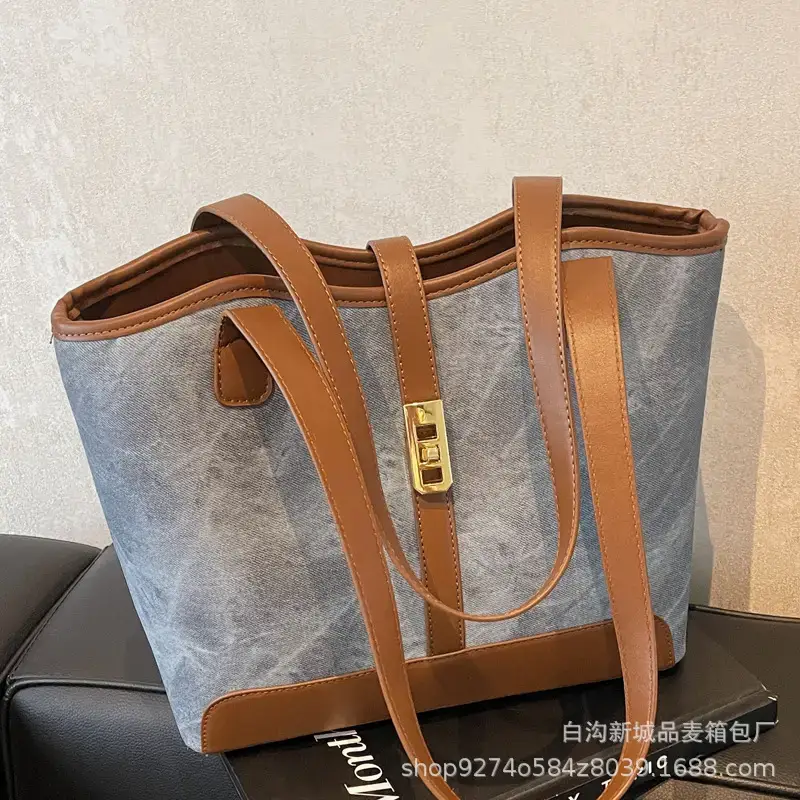 Vintage Textured Large Capacity Shoulder Bag 2026 Winter