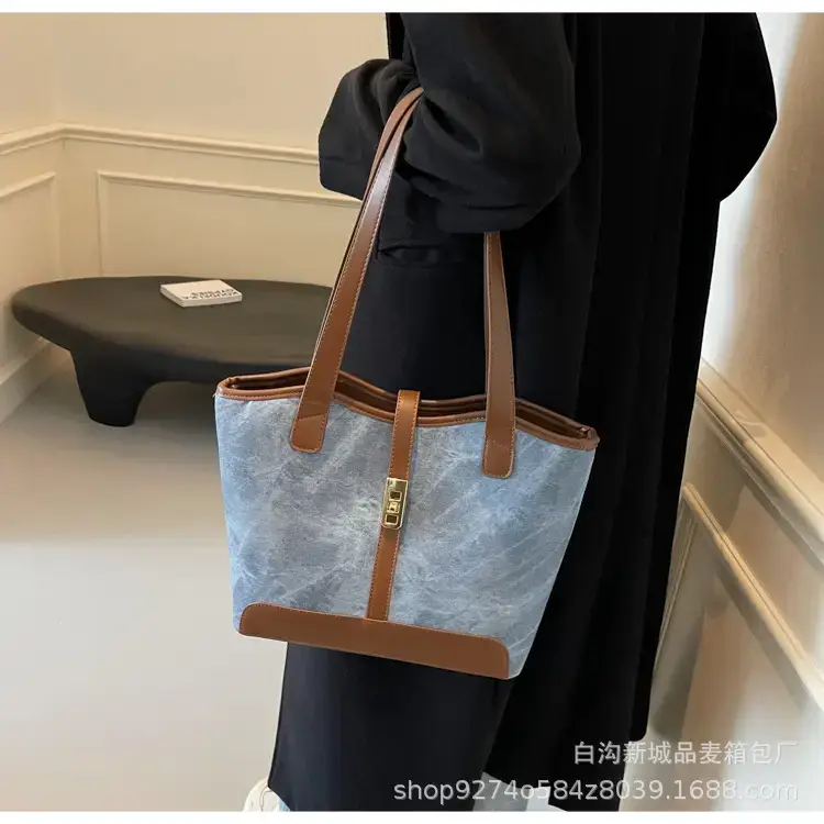 Vintage Textured Large Capacity Shoulder Bag 2026 Winter — feature 14