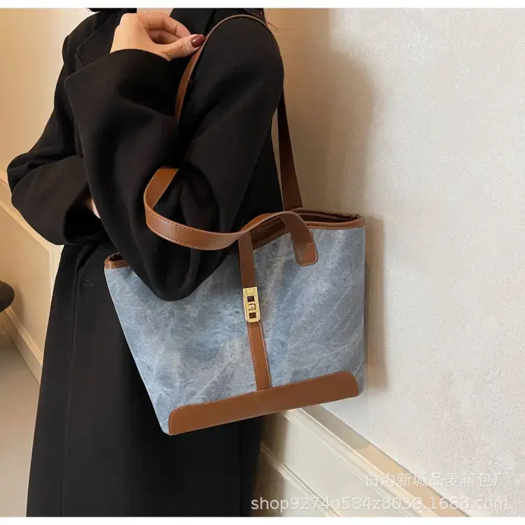 Vintage Textured Large Capacity Shoulder Bag 2026 Winter — feature 15