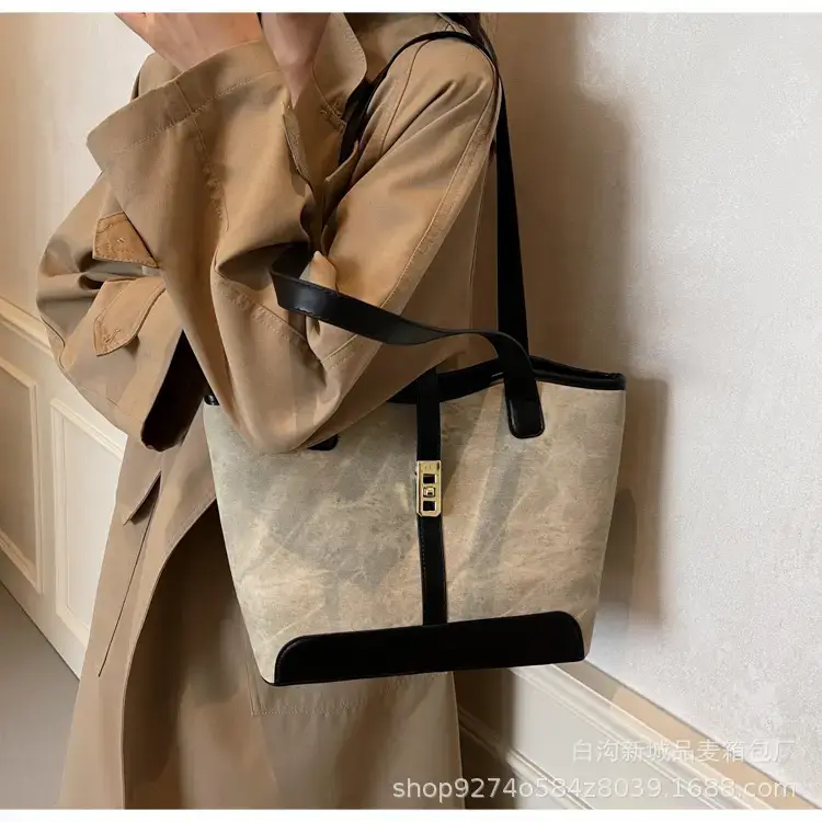Vintage Textured Large Capacity Shoulder Bag 2026 Winter — feature 19