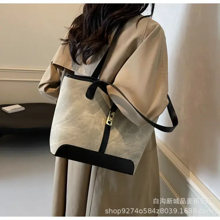 Vintage Textured Large Capacity Shoulder Bag 2026 Winter — feature 20