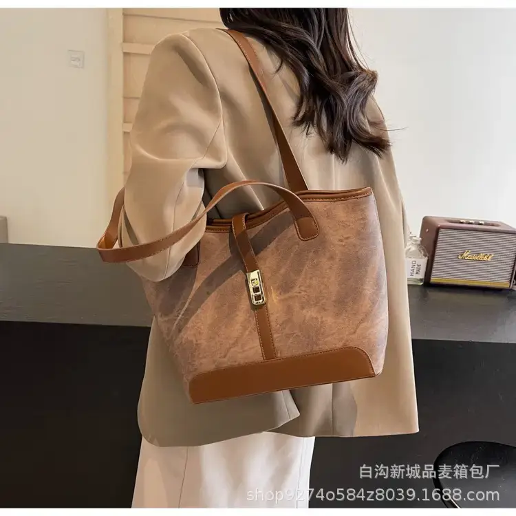 Vintage Textured Large Capacity Shoulder Bag 2026 Winter — feature 22