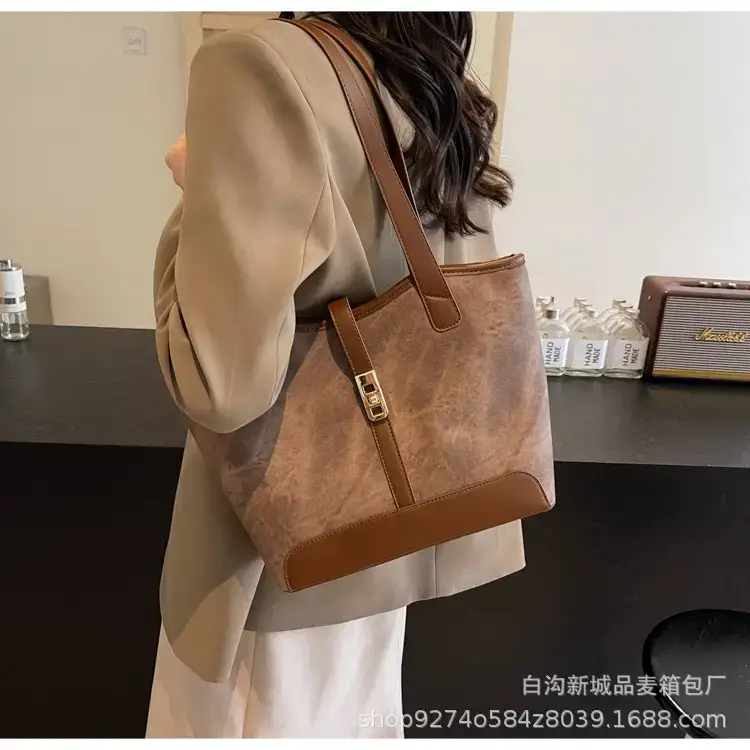 Vintage Textured Large Capacity Shoulder Bag 2026 Winter — feature 23