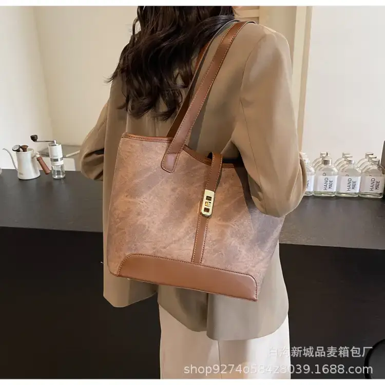 Vintage Textured Large Capacity Shoulder Bag 2026 Winter — feature 24