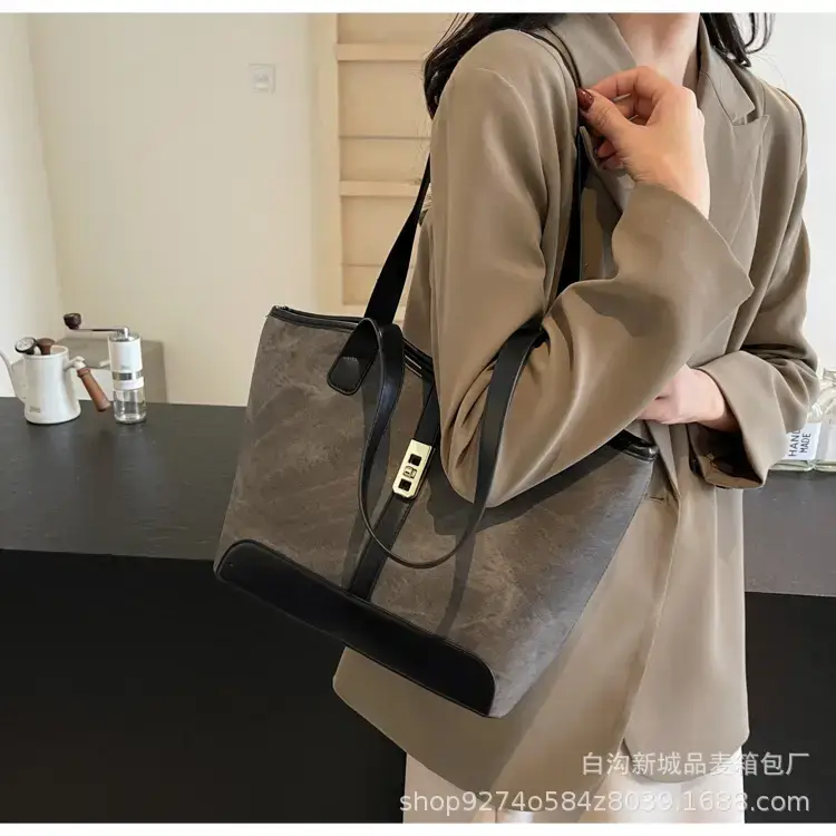 Vintage Textured Large Capacity Shoulder Bag 2026 Winter — feature 29